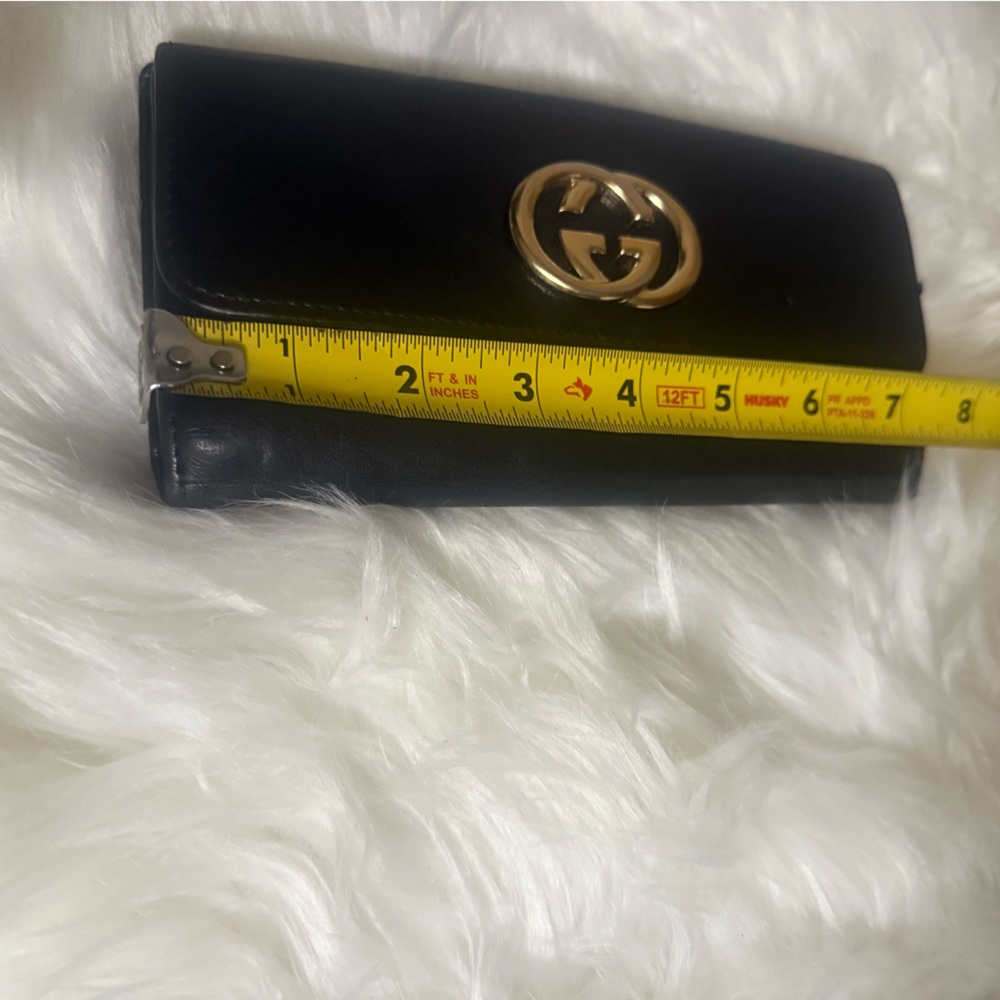 Vintage Gucci Black Leather Waist wallet with Gold Emblem - Picture 15 of 17
